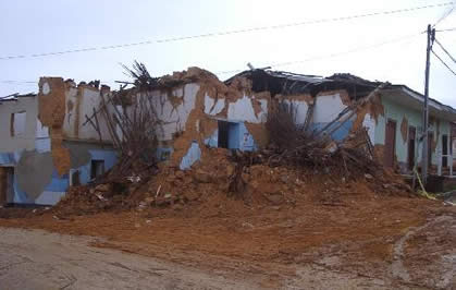 Casa destruida por el sismo en Lamas Peru